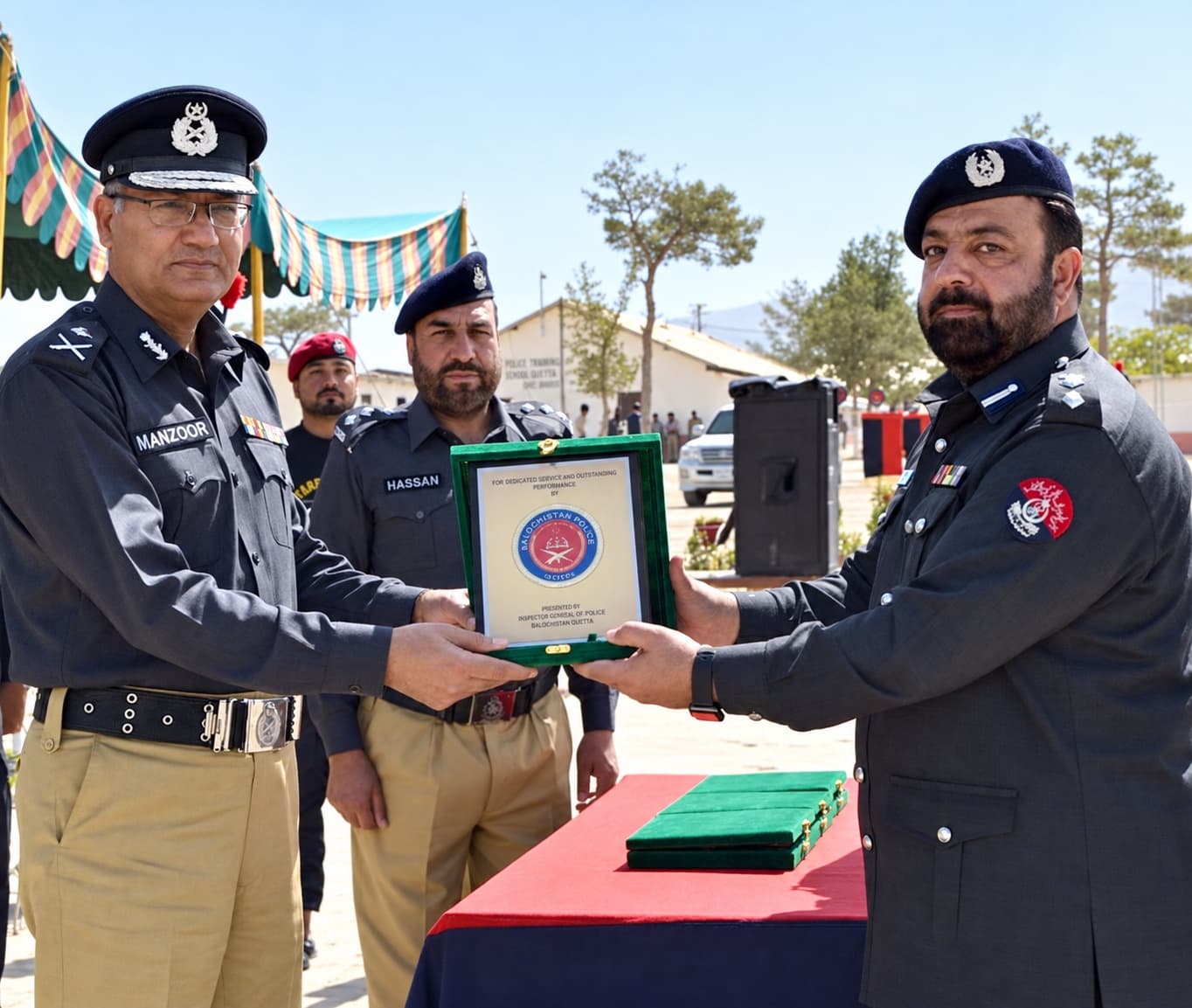 Manzoor Sarwar Chaudhary presenting an award with fellow police officers